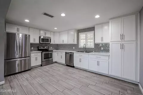 Kitchen - 11037 N 18th Ave, Phoenix, AZ 85029 photo 1 of 2