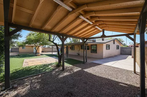 Exterior - 11037 N 18th Ave, Phoenix, AZ 85029 photo 10 of 12