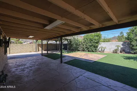 Exterior - 11037 N 18th Ave, Phoenix, AZ 85029 photo 4 of 12