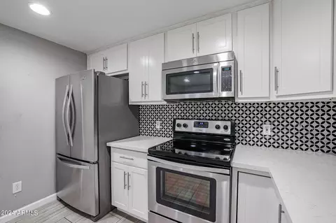 Kitchen - 11037 N 18th Ave, Phoenix, AZ 85029 photo 2 of 2