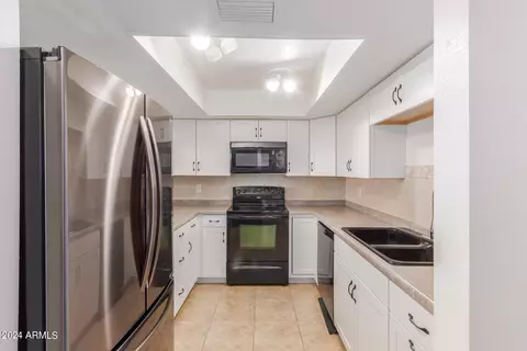 Kitchen - 214 E Ruth Ave #108, Phoenix, AZ 85020 photo 2 of 5