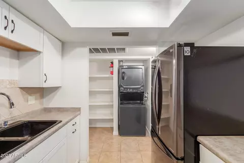 Kitchen - 214 E Ruth Ave #108, Phoenix, AZ 85020 photo 5 of 5
