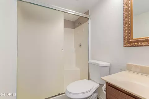 Bath - 214 E Ruth Ave #108, Phoenix, AZ 85020 photo 2 of 4