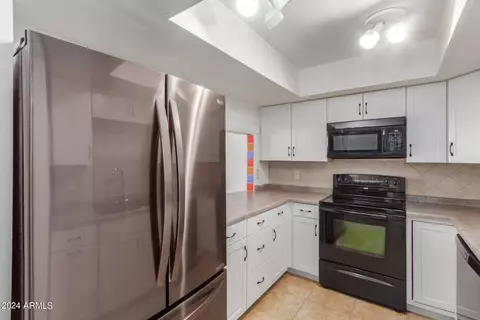 Kitchen - 214 E Ruth Ave #108, Phoenix, AZ 85020 photo 3 of 5