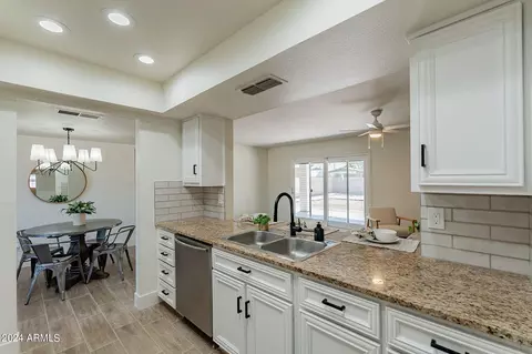 3815 W Phelps Rd, Phoenix, AZ 85053