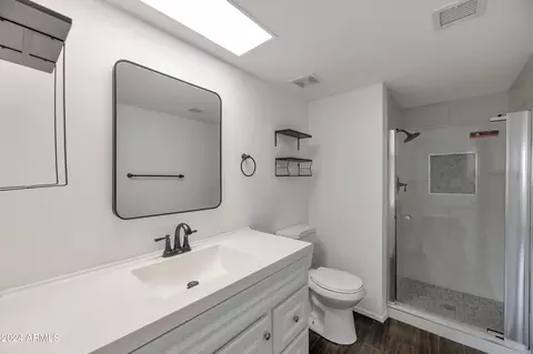Bath - 6538 N 24th Dr, Phoenix, AZ 85015 photo 1 of 3
