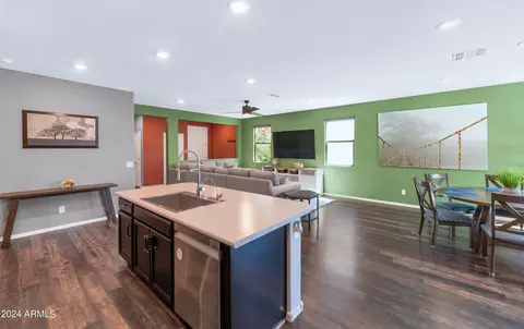 1529 E Saint Catherine Ave, Phoenix, AZ 85042 photo 23