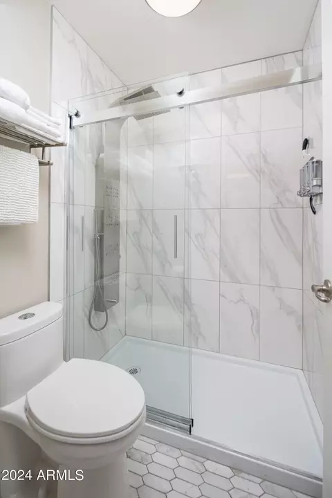 Bath - 2025 E Campbell Ave #314, Phoenix, AZ 85016 photo 2 of 4