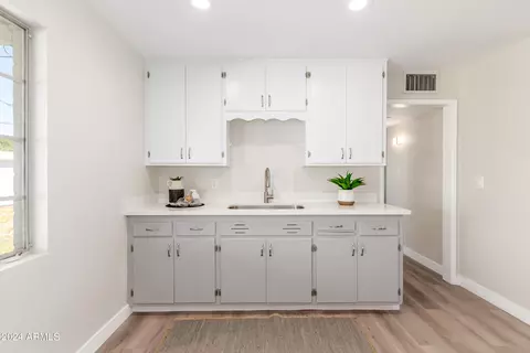 Kitchen - 514 E Orchid Ln, Phoenix, AZ 85020 photo 3 of 3