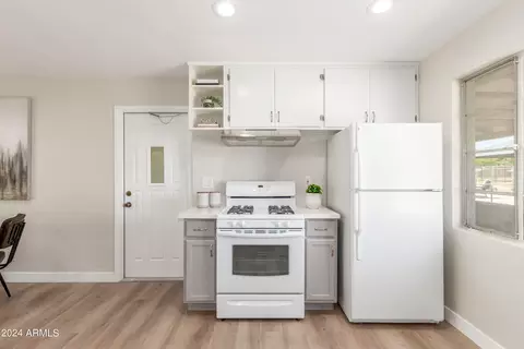 Kitchen - 514 E Orchid Ln, Phoenix, AZ 85020 photo 2 of 3