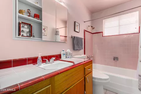 Bath - 6801 N 14th Dr, Phoenix, AZ 85013 photo 1 of 2