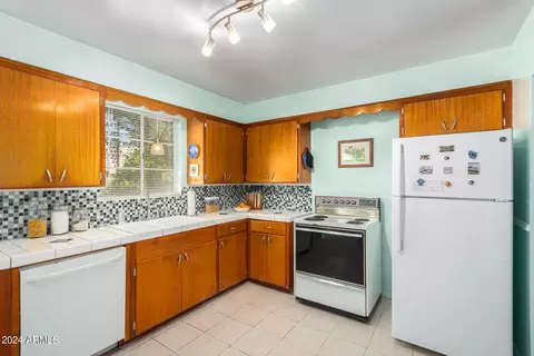 Kitchen - 6801 N 14th Dr, Phoenix, AZ 85013 photo 1 of 3