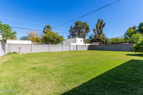 Exterior - 6801 N 14th Dr, Phoenix, AZ 85013 photo 8 of 15