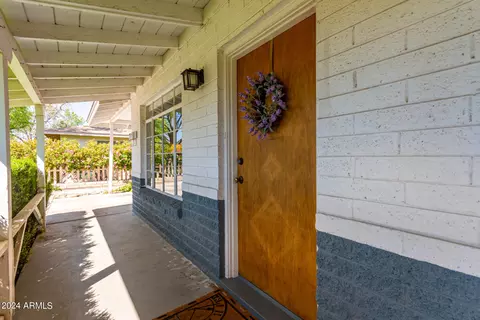 Exterior - 6801 N 14th Dr, Phoenix, AZ 85013 photo 4 of 15
