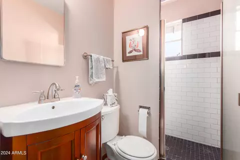 Bath - 6801 N 14th Dr, Phoenix, AZ 85013 photo 2 of 2