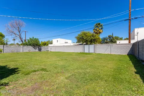Exterior - 6801 N 14th Dr, Phoenix, AZ 85013 photo 2 of 15
