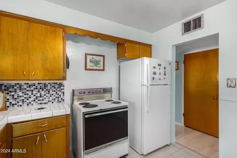 Kitchen - 6801 N 14th Dr, Phoenix, AZ 85013 photo 3 of 3