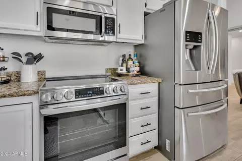 Kitchen - 1718 W Commerce Ave, Gilbert, AZ 85233 photo 4 of 6