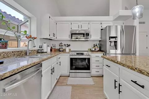 Kitchen - 1718 W Commerce Ave, Gilbert, AZ 85233 photo 3 of 6