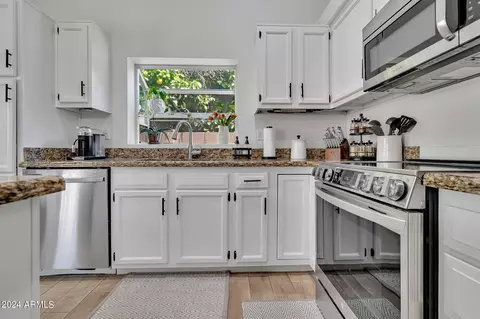 Kitchen - 1718 W Commerce Ave, Gilbert, AZ 85233 photo 5 of 6