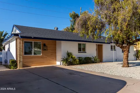 Exterior - 3218 W Corrine Dr, Phoenix, AZ 85029 photo 3 of 11