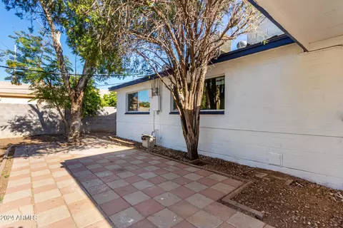 Exterior - 3218 W Corrine Dr, Phoenix, AZ 85029 photo 5 of 11