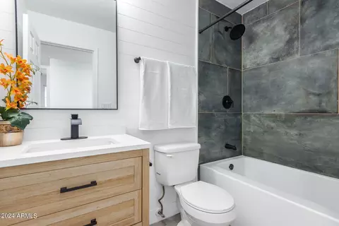 Bath - 3218 W Corrine Dr, Phoenix, AZ 85029 photo 2 of 2
