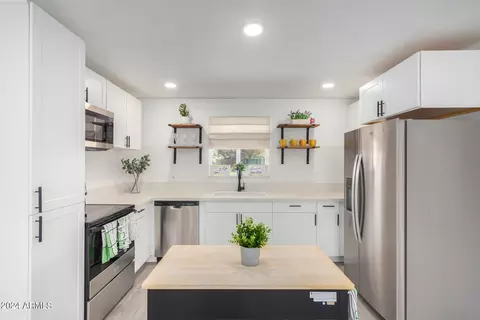 Kitchen - 3218 W Corrine Dr, Phoenix, AZ 85029 photo 1 of 2