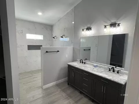 Bath - 1218 Daou Dr, Globe, AZ 85501 photo 1 of 2