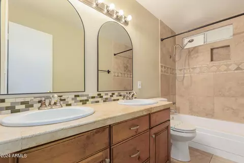 Bath - 3531 E Winchcomb Dr, Phoenix, AZ 85032 photo 3 of 3