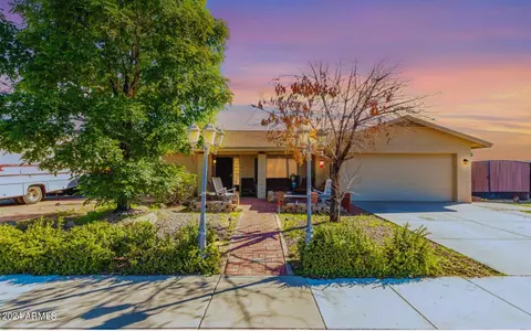 9801 N 50th Dr, Glendale, AZ 85302