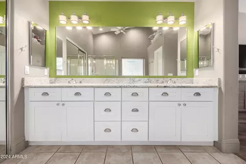 Bath - 4261 Encanto St, Mesa, AZ 85205 photo 2 of 4