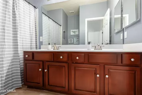 Bath - 4261 Encanto St, Mesa, AZ 85205 photo 4 of 4