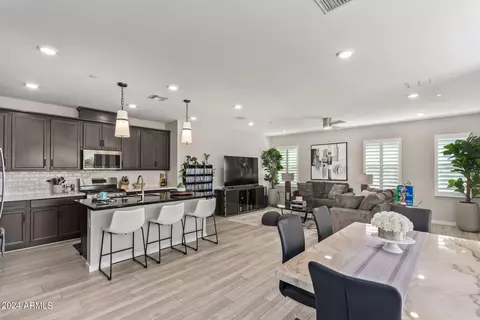 4549 S Squires Ln #201, Gilbert, AZ 85297