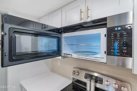 Kitchen - 3401 W Crocus Dr, Phoenix, AZ 85053 photo 6 of 10
