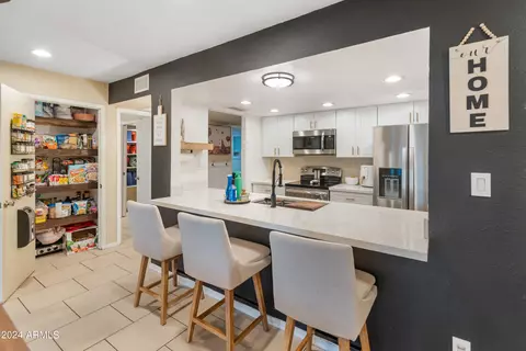 Kitchen - 3401 W Crocus Dr, Phoenix, AZ 85053 photo 8 of 10