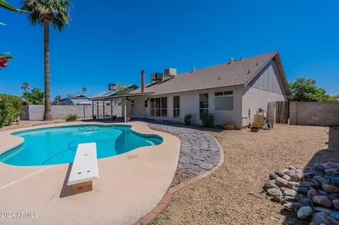 8944 W Hatcher Rd, Peoria, AZ 85345