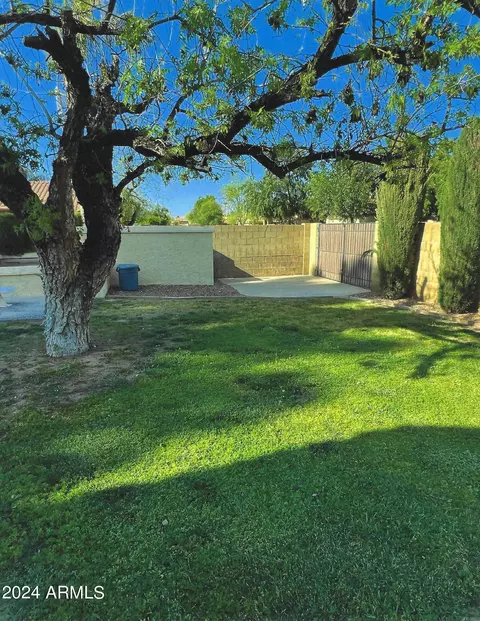 Exterior - 712 E Linda Ln, Gilbert, AZ 85234 photo 8 of 10