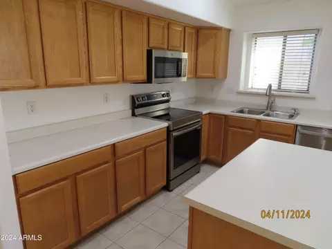 Kitchen - 8001 E Osage Ave, Mesa, AZ 85212 photo 4 of 11