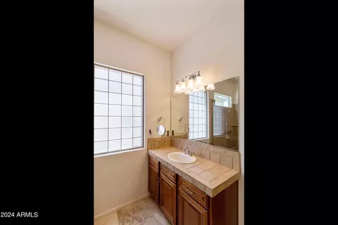 Bath - 4496 E Rakestraw Ln, Gilbert, AZ 85298 photo 2 of 4