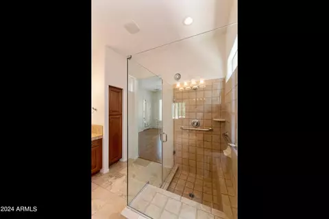 Bath - 4496 E Rakestraw Ln, Gilbert, AZ 85298 photo 3 of 4