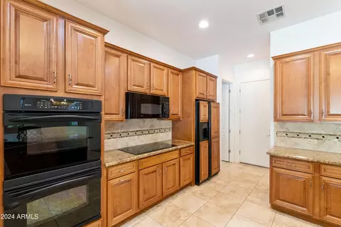 Kitchen - 4496 E Rakestraw Ln, Gilbert, AZ 85298 photo 3 of 3