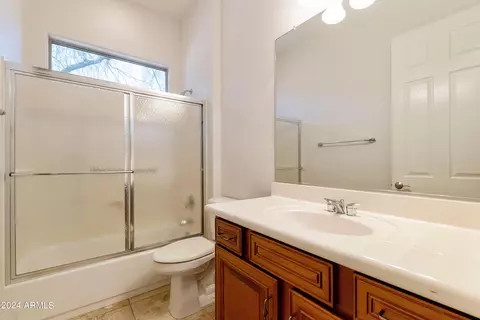 Bath - 4496 E Rakestraw Ln, Gilbert, AZ 85298 photo 4 of 4