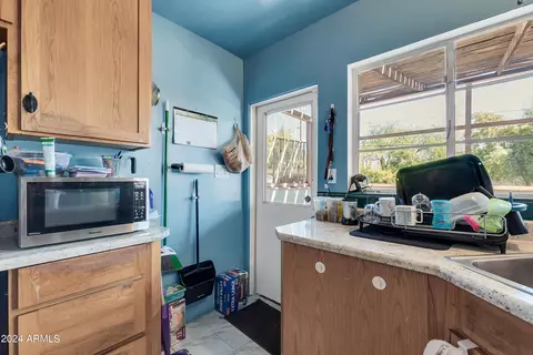 Kitchen - 1907 E Montebello Ave, Phoenix, AZ 85016 photo 6 of 6