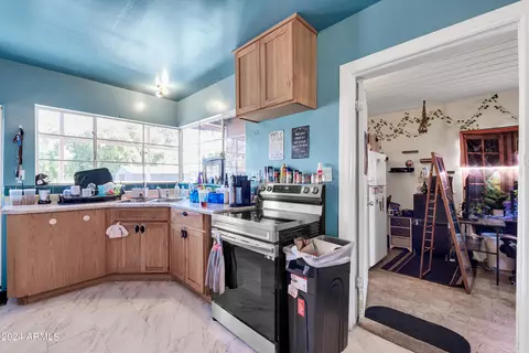Kitchen - 1907 E Montebello Ave, Phoenix, AZ 85016 photo 4 of 6