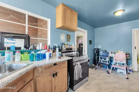 Kitchen - 1907 E Montebello Ave, Phoenix, AZ 85016 photo 3 of 6