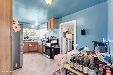 Kitchen - 1907 E Montebello Ave, Phoenix, AZ 85016 photo 5 of 6