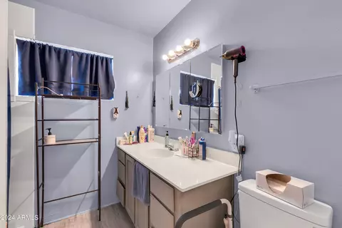 Bath - 1907 E Montebello Ave, Phoenix, AZ 85016 photo 2 of 2