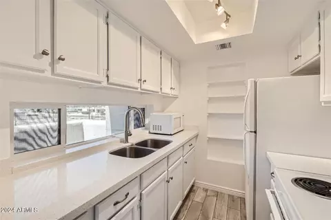 1449 E Highland Ave #44, Phoenix, AZ 85014 photo 4