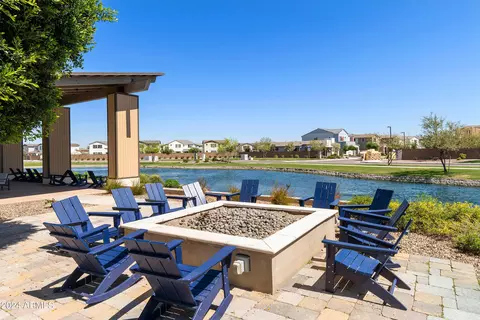 Exterior - 1553 E Blue Spruce Ln, Gilbert, AZ 85298 photo 9 of 11